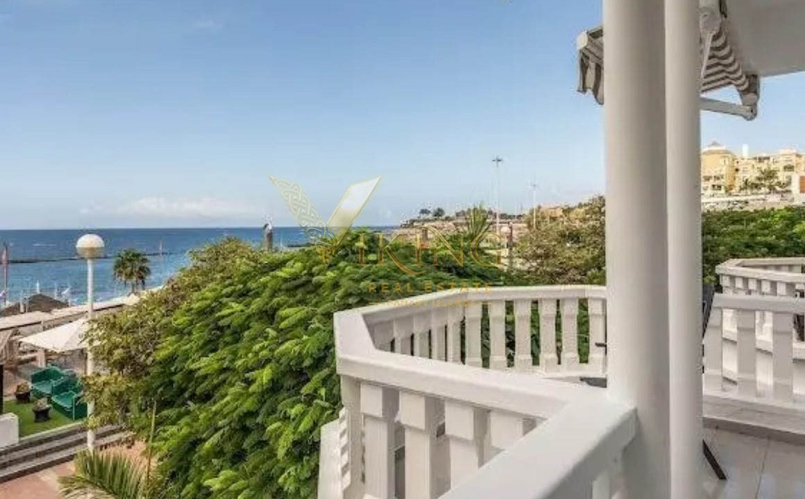 CB-CL-S00013-3-bedroom-villa-on-the-seafront-in-Playa-de-Fanabe-27
